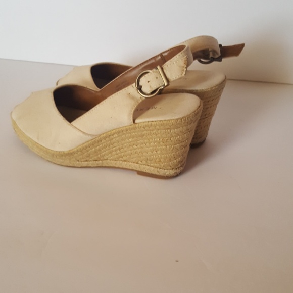 Off-White/Cream Wedges 5.5 cute! - Picture 3 of 4
